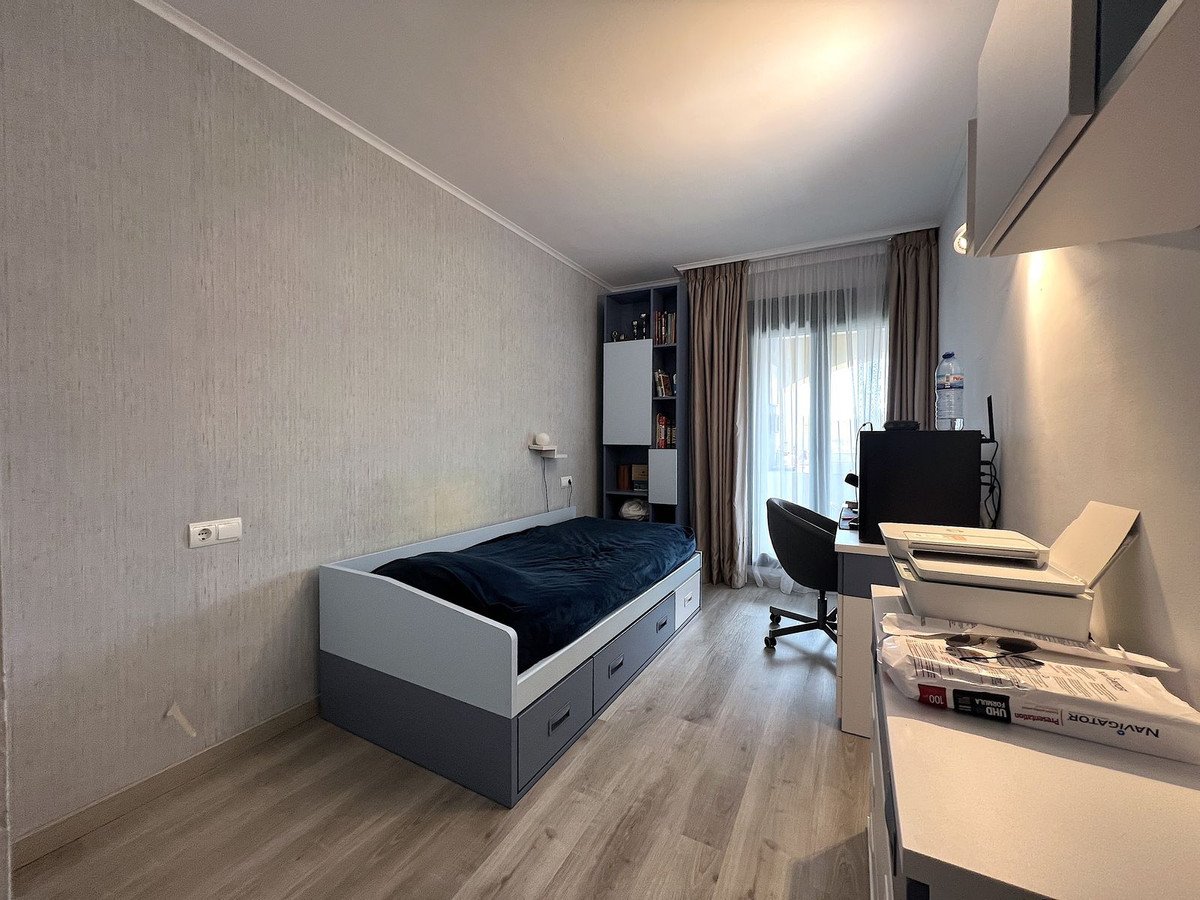 3 Bed Middle Floor Apartment in San Pedro de Alcántara