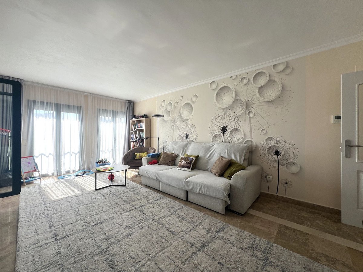 3 Bed Middle Floor Apartment in San Pedro de Alcántara