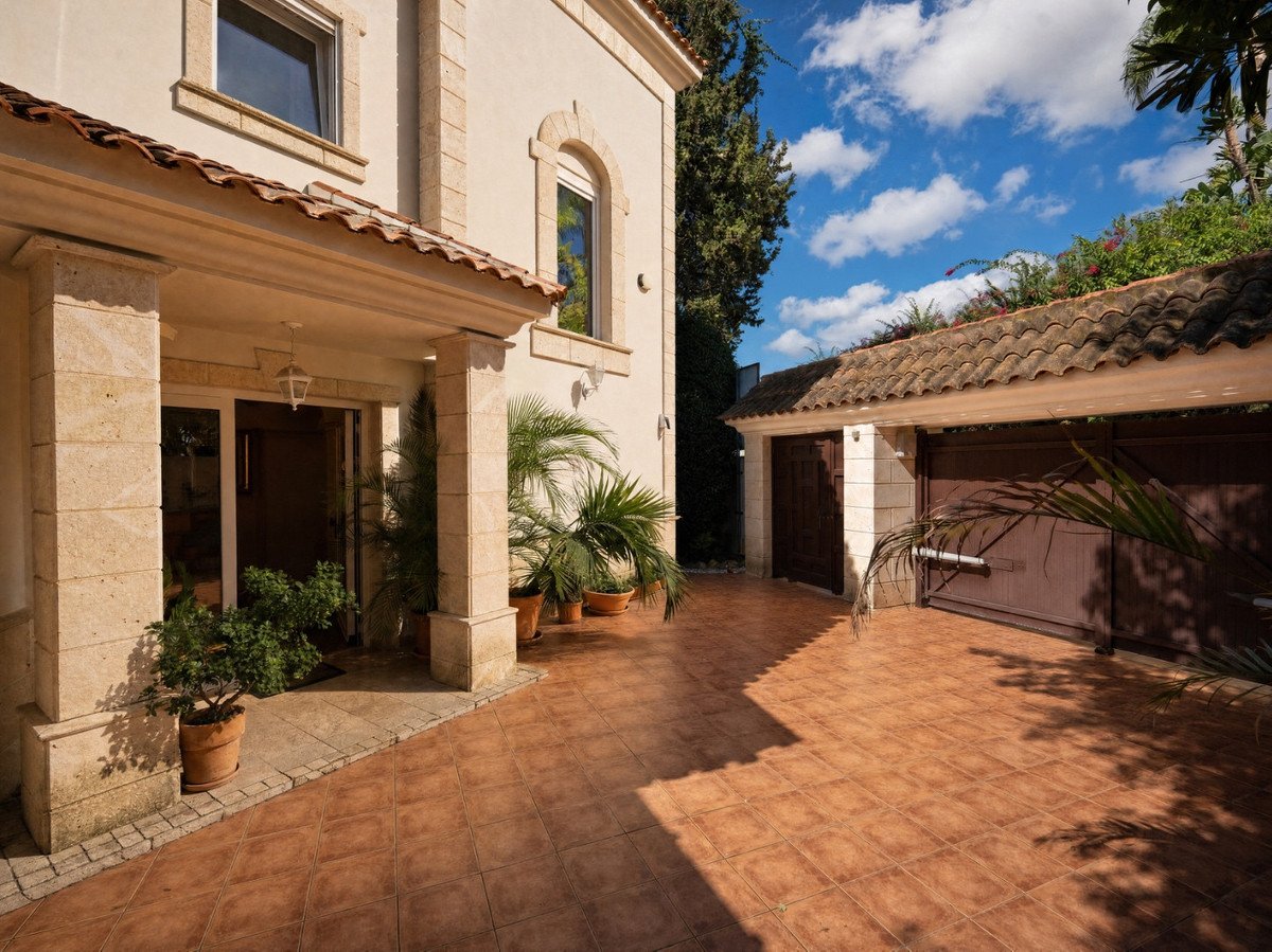5 Bed Detached Villa in El Rosario