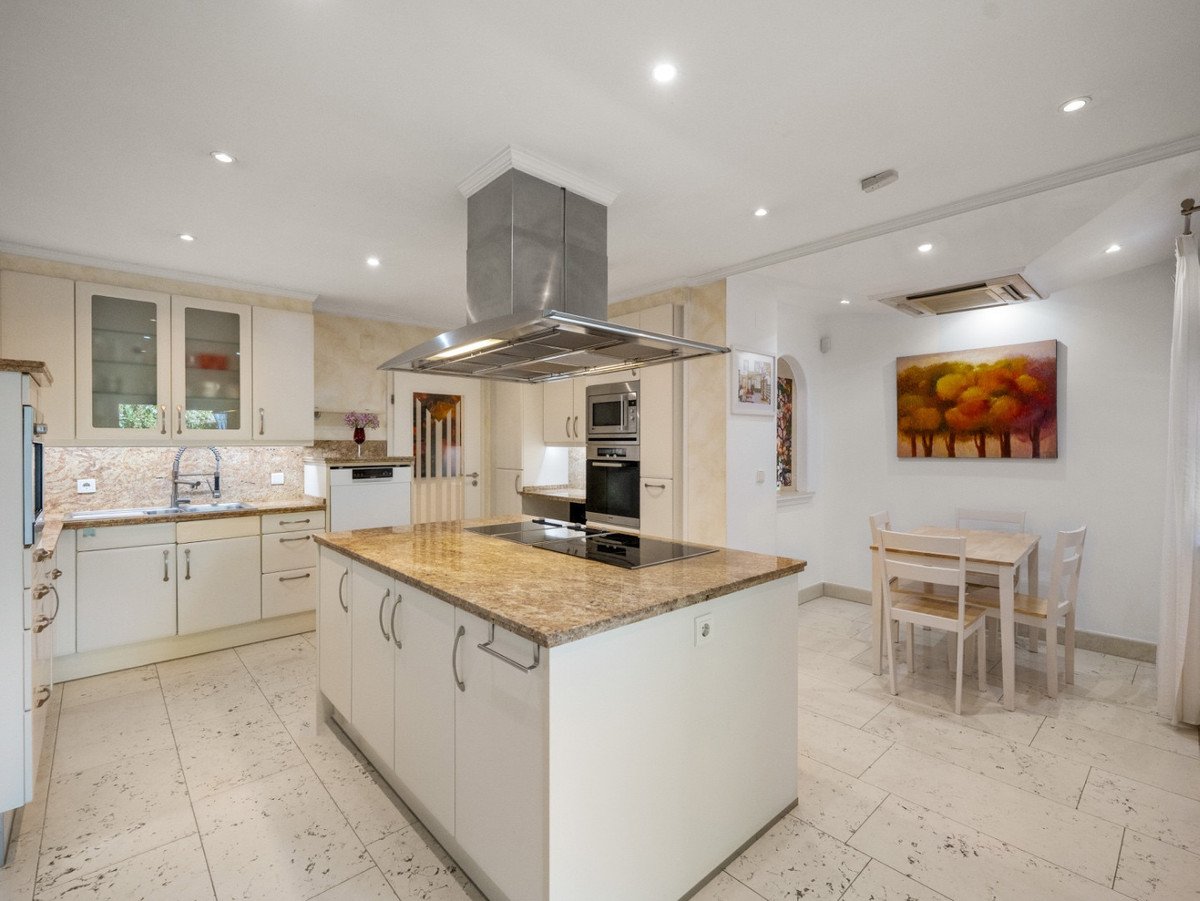 5 Bed Detached Villa in El Rosario