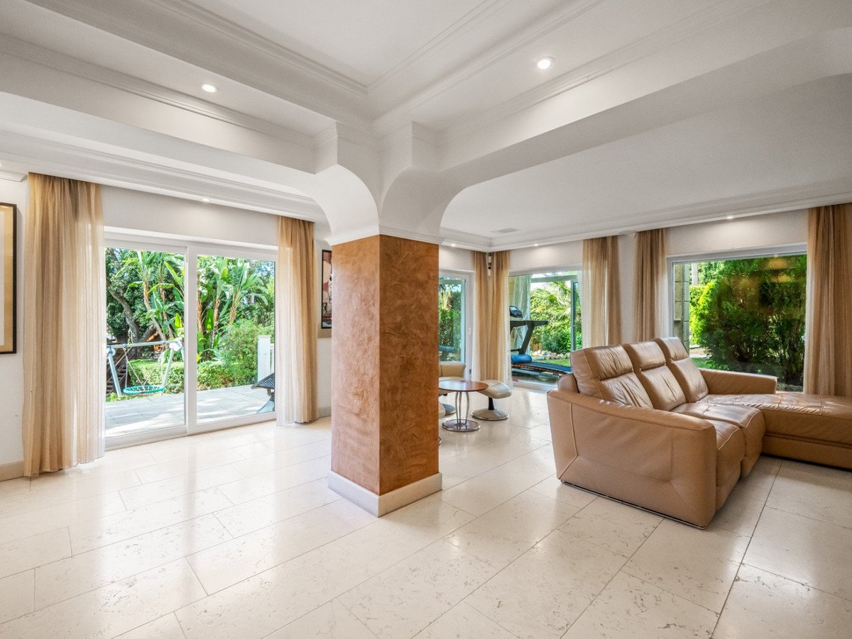 5 Bed Detached Villa in El Rosario