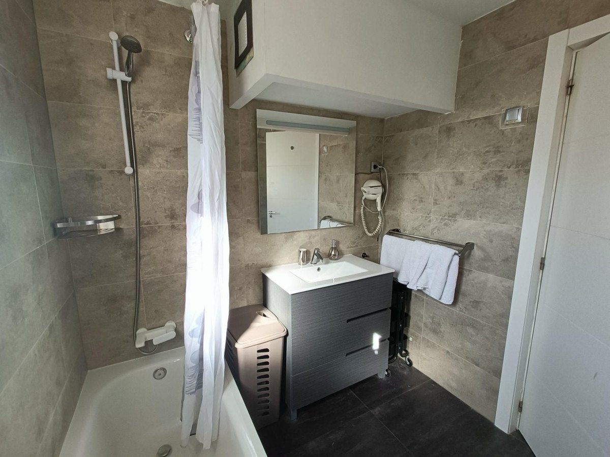 2 Bed Top Floor Apartment in Estepona