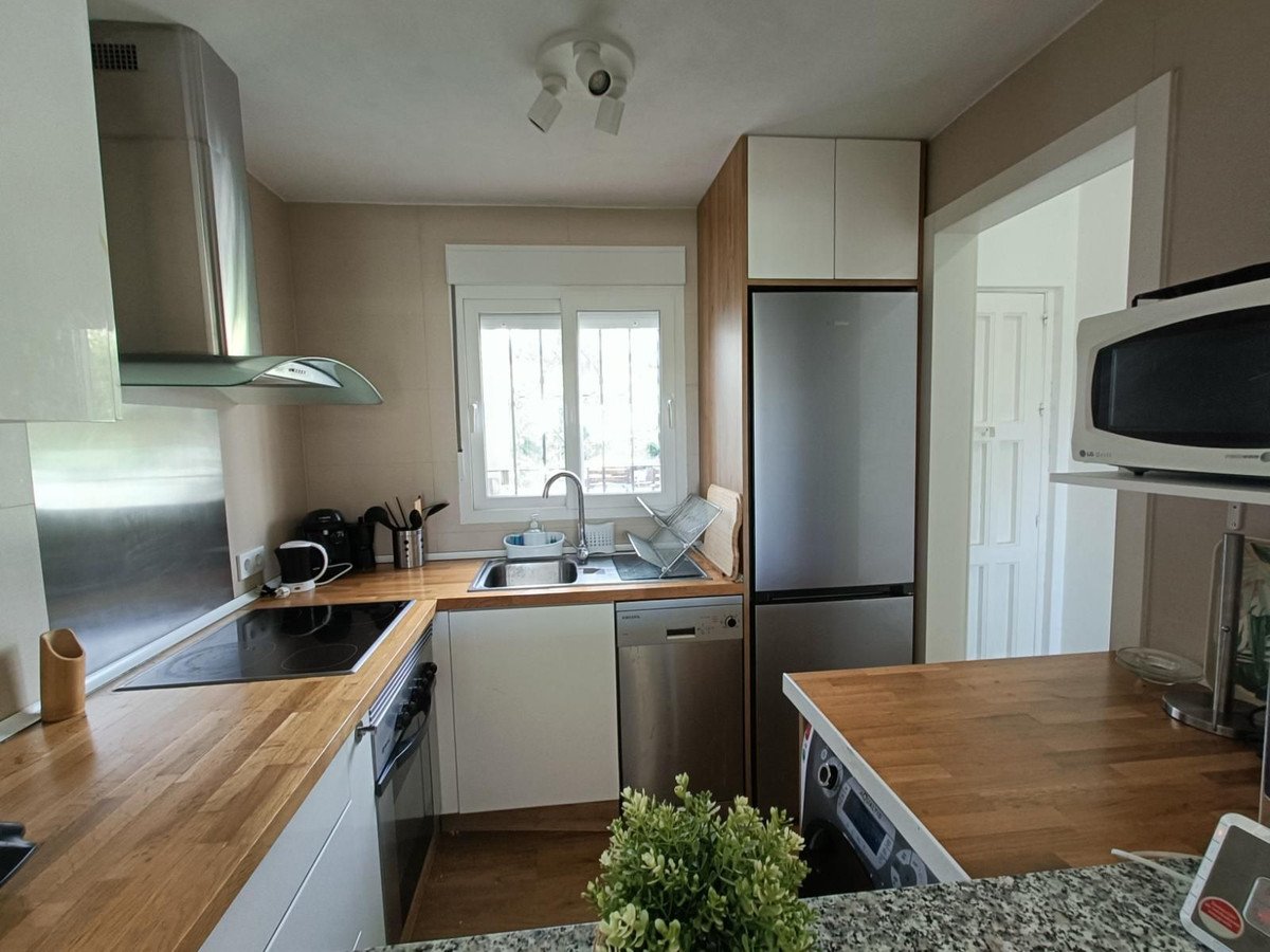 2 Bed Top Floor Apartment in Estepona