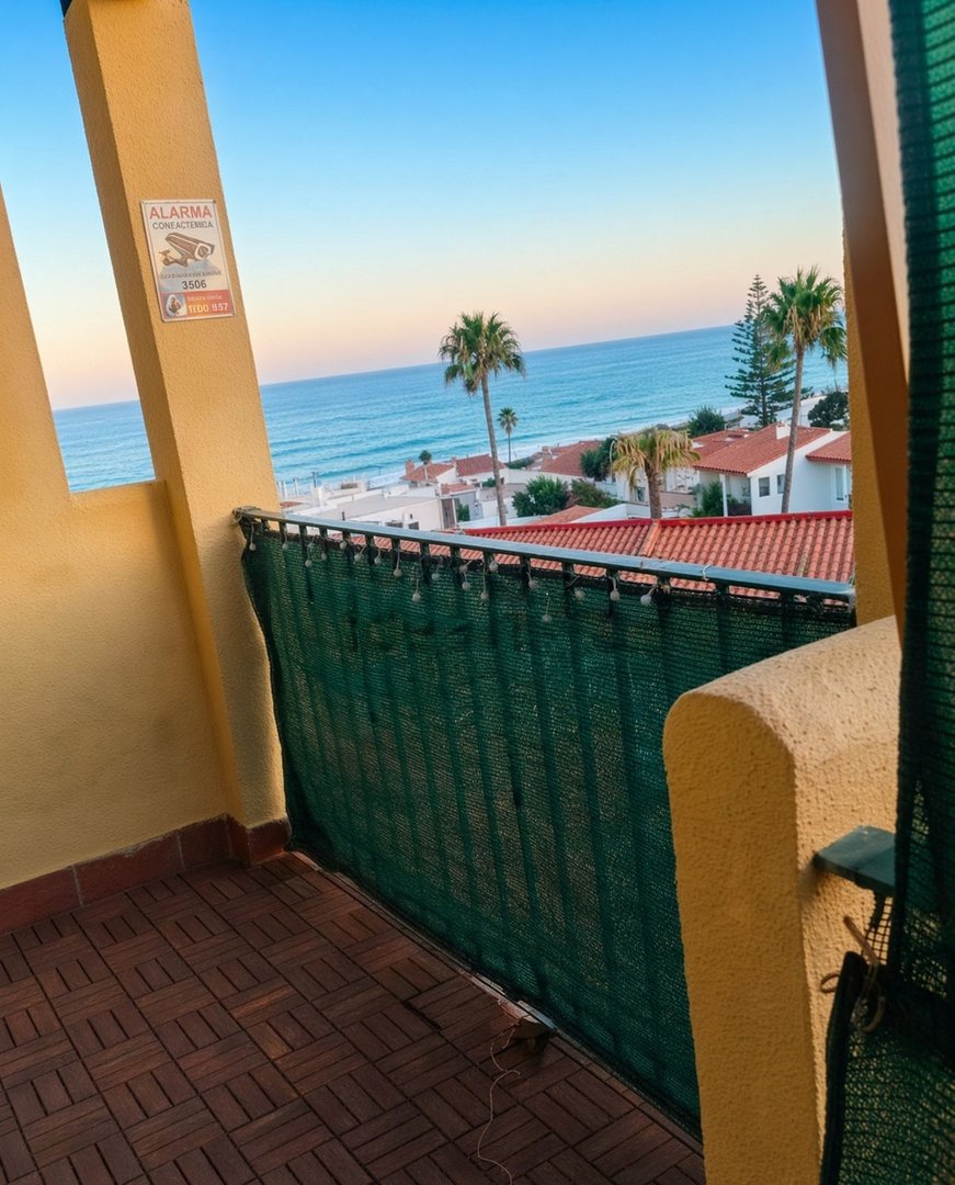 2 Bed Top Floor Apartment in La Duquesa