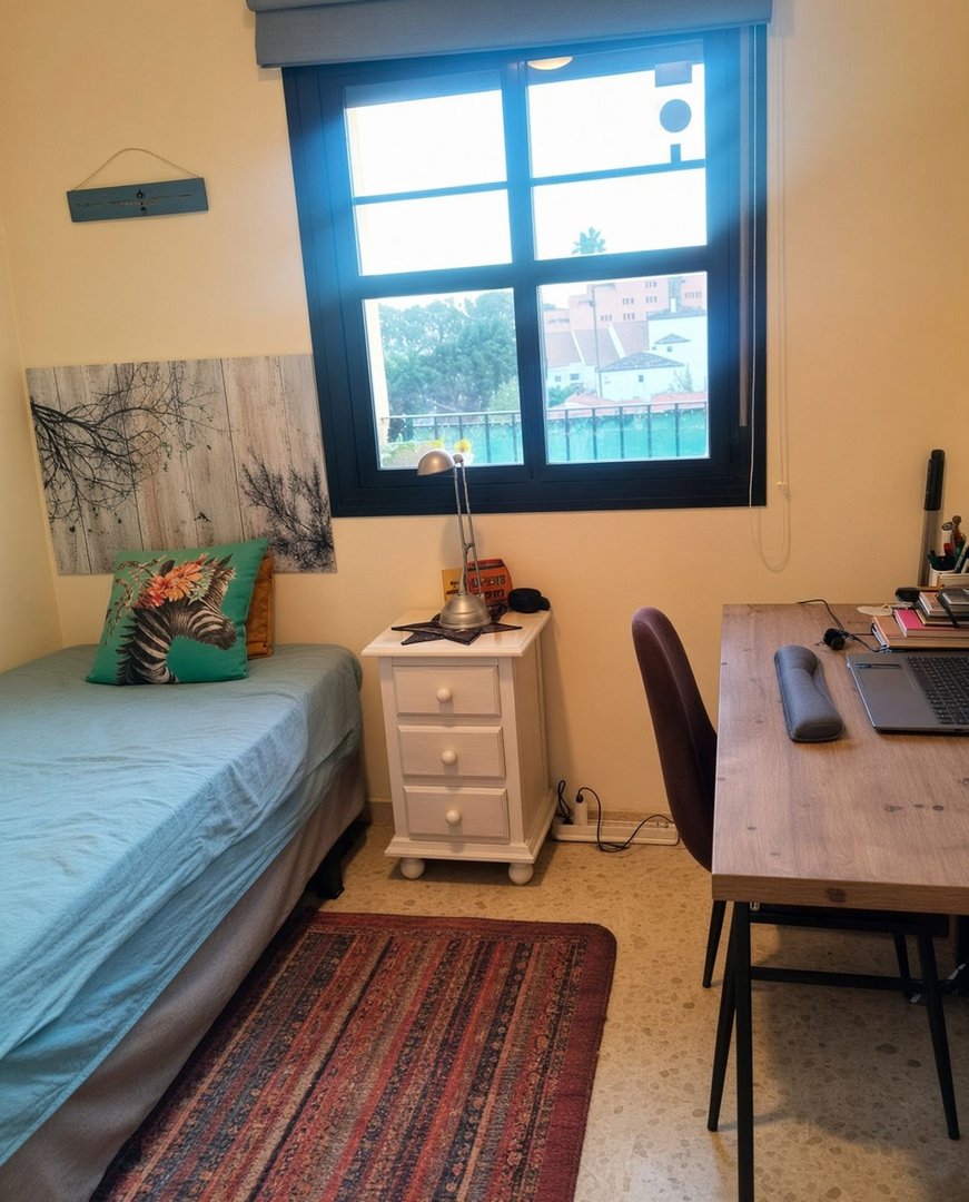 2 Bed Top Floor Apartment in La Duquesa