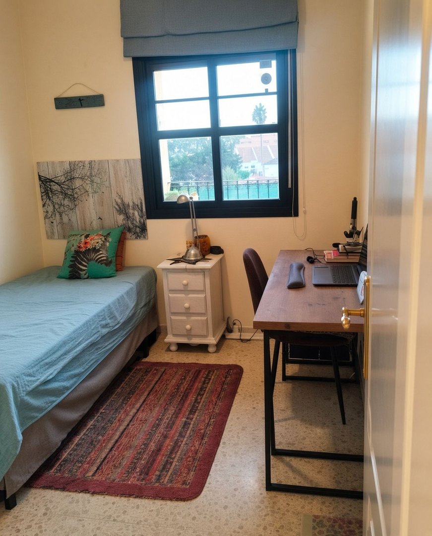 2 Bed Top Floor Apartment in La Duquesa