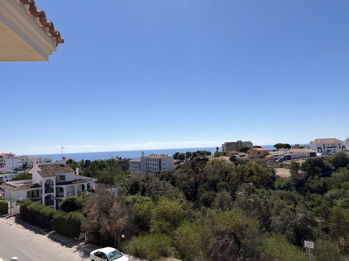 2 Bed Top Floor Apartment in Riviera del Sol