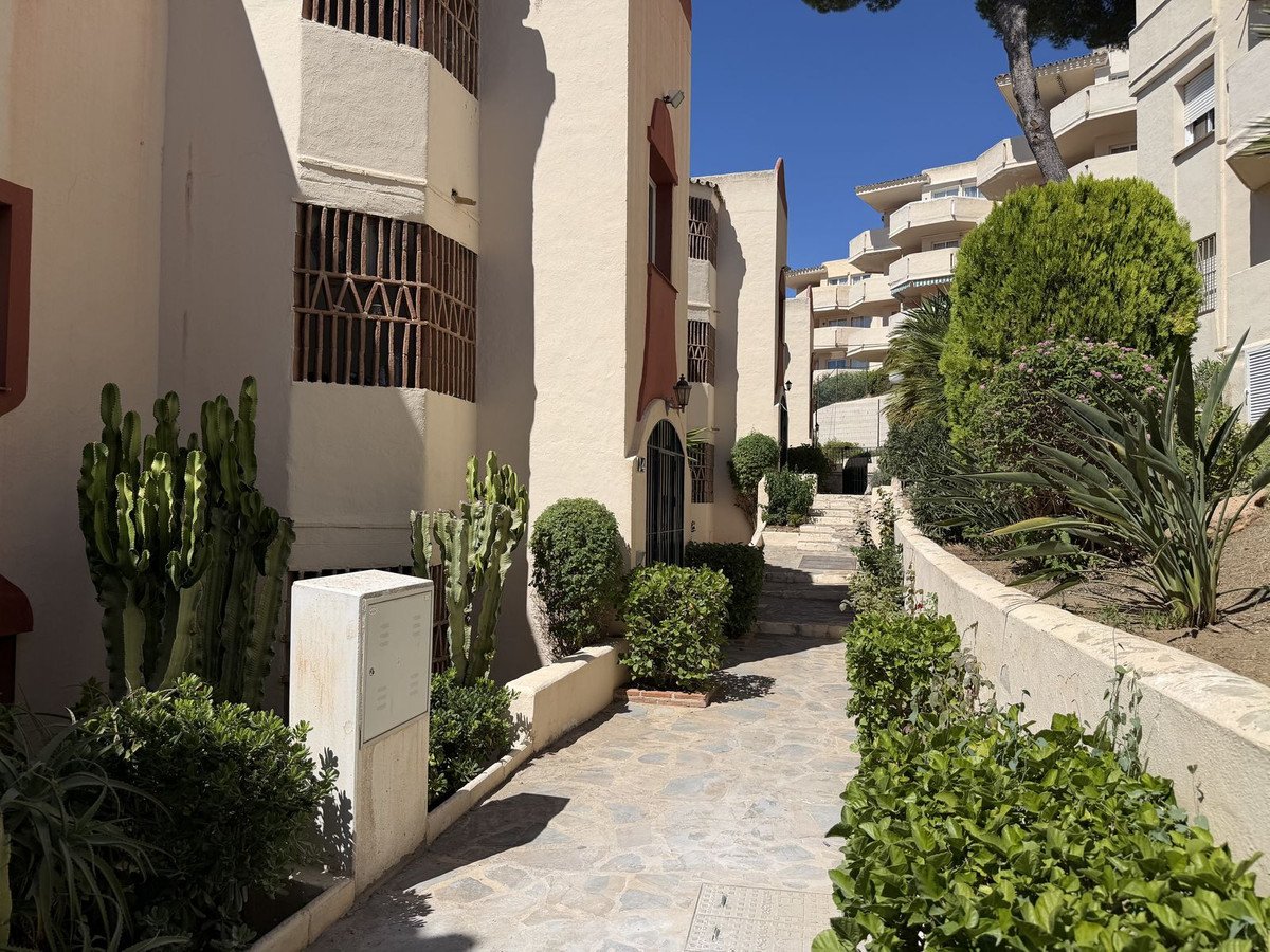 2 Bed Top Floor Apartment in Riviera del Sol