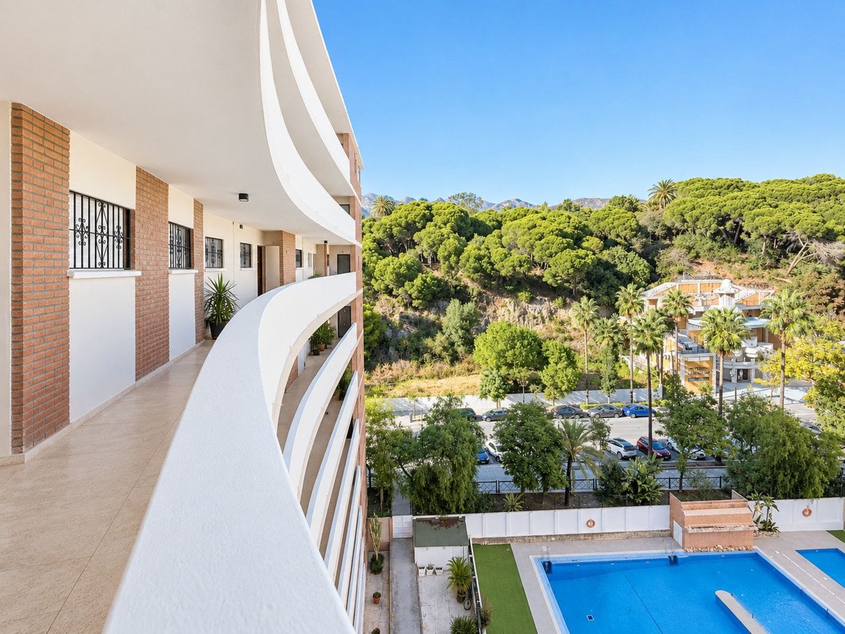 1 Bed Middle Floor Apartment in The Golden Mile