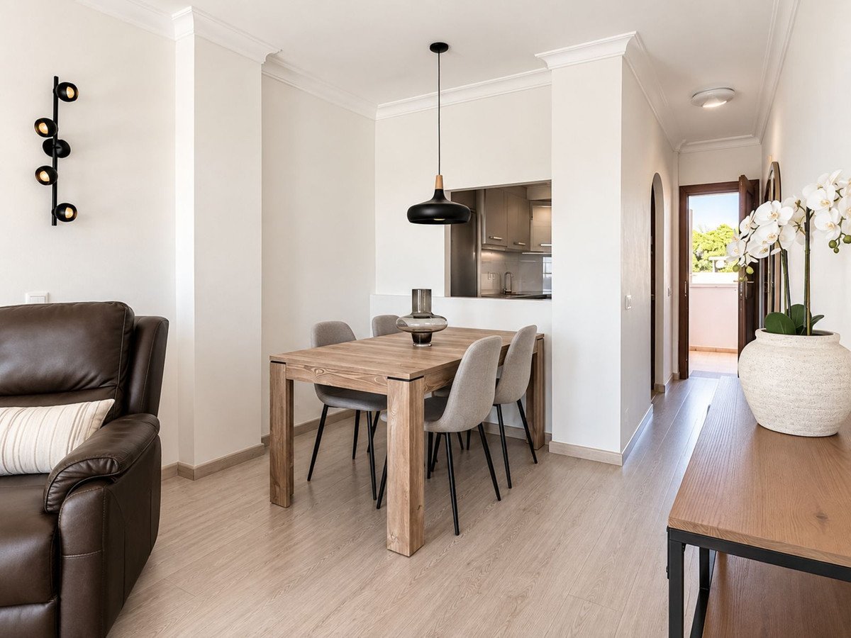 1 Bed Middle Floor Apartment in The Golden Mile