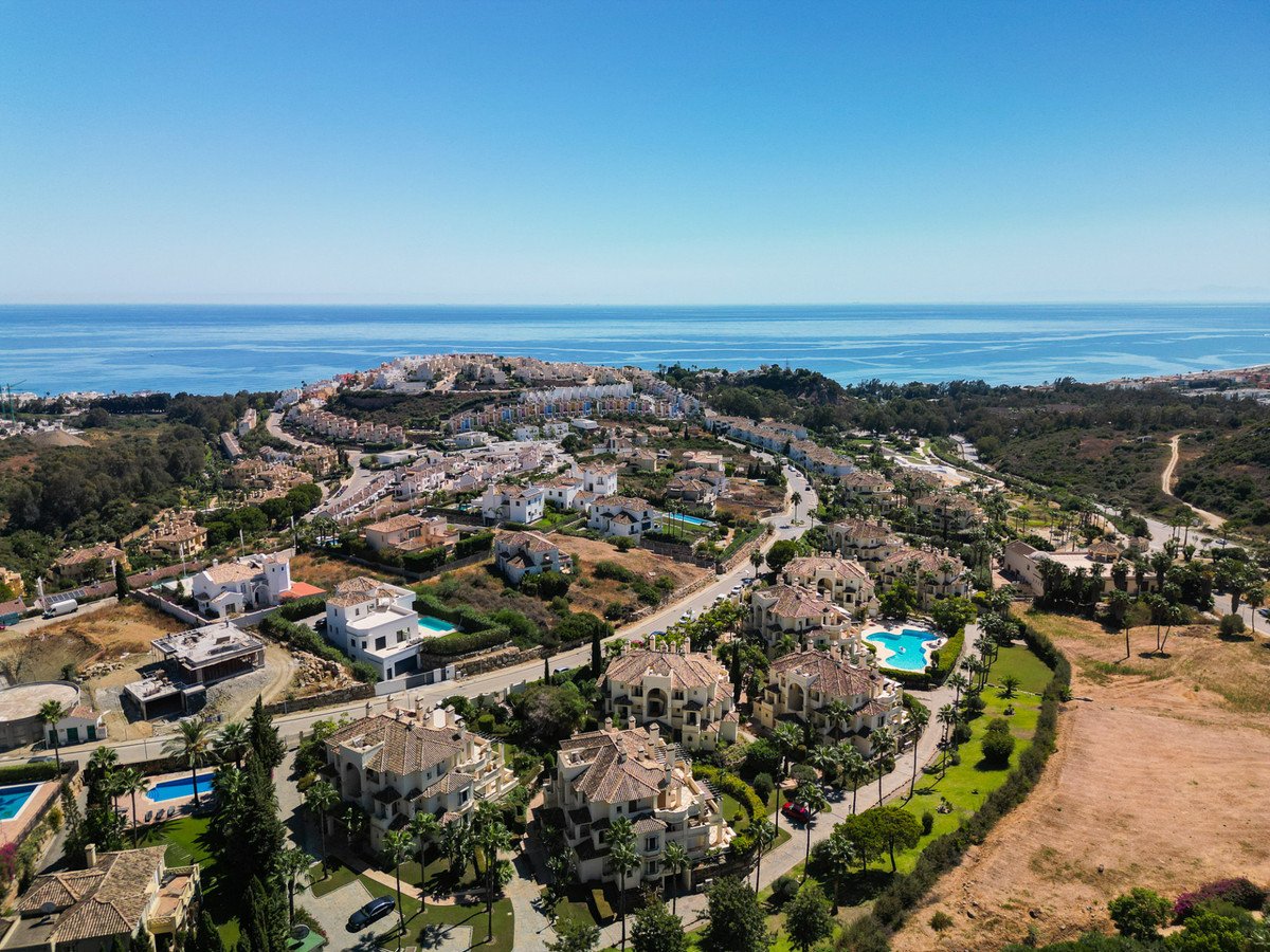 2 Bed Middle Floor Apartment in Casares