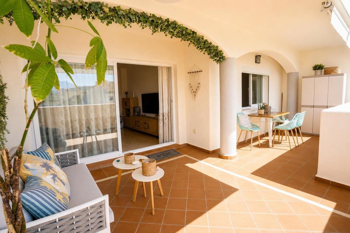 2 Bed Middle Floor Apartment in Elviria