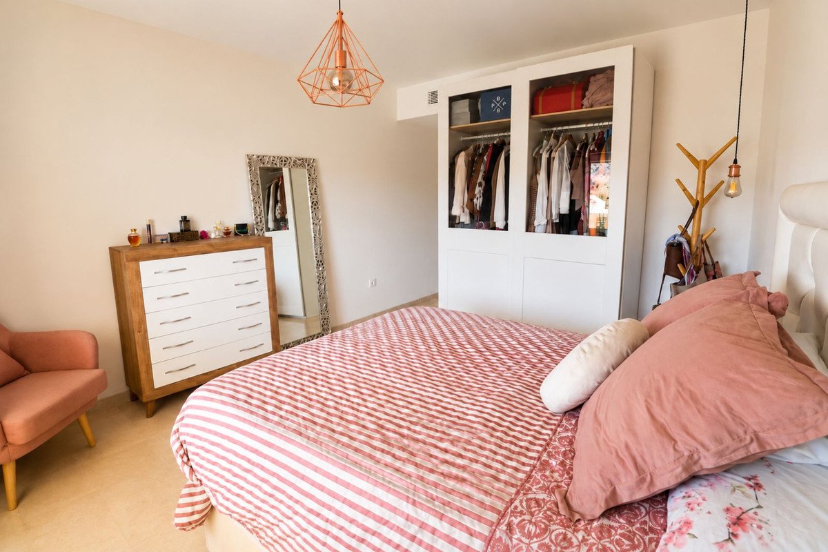 2 Bed Middle Floor Apartment in Elviria