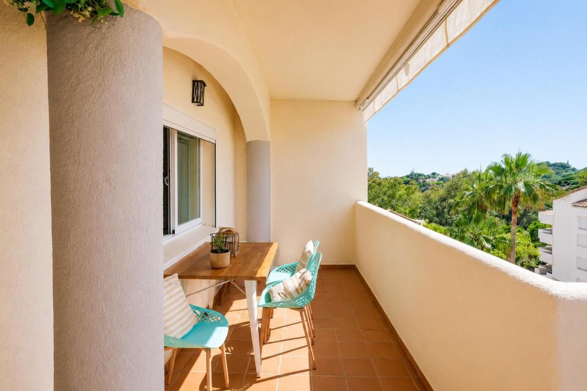 2 Bed Middle Floor Apartment in Elviria