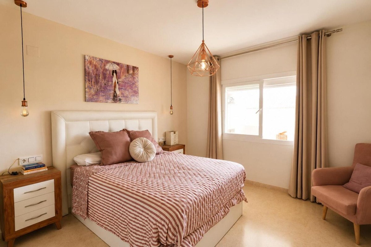 2 Bed Middle Floor Apartment in Elviria