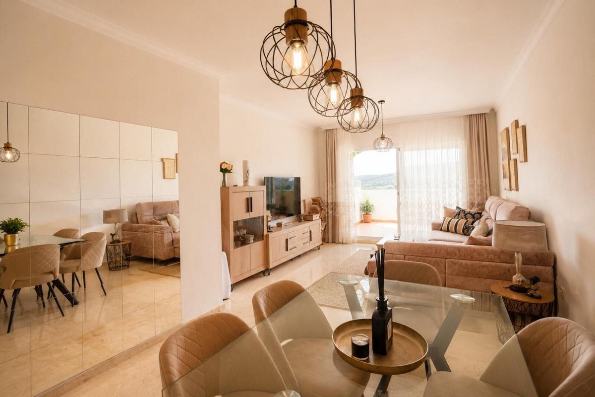 2 Bed Middle Floor Apartment in Elviria