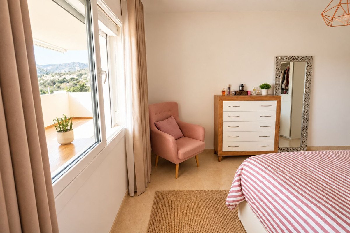 2 Bed Middle Floor Apartment in Elviria