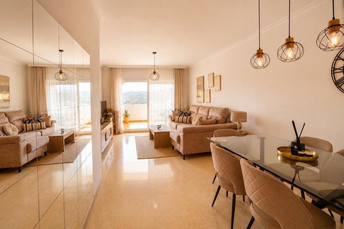 2 Bed Middle Floor Apartment in Elviria