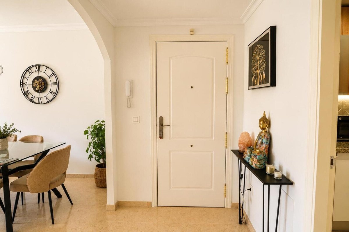 2 Bed Middle Floor Apartment in Elviria