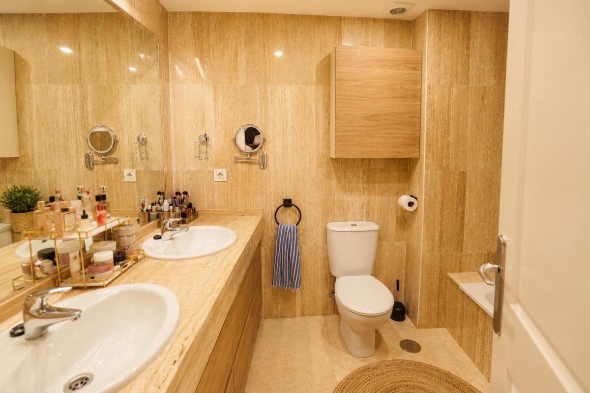 2 Bed Middle Floor Apartment in Elviria