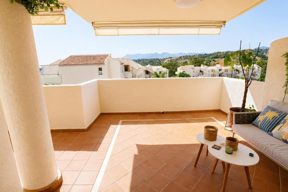 2 Bed Middle Floor Apartment in Elviria