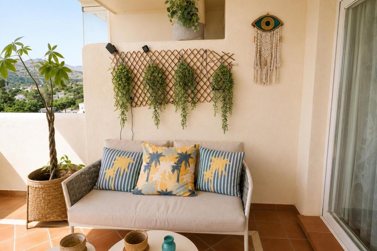2 Bed Middle Floor Apartment in Elviria