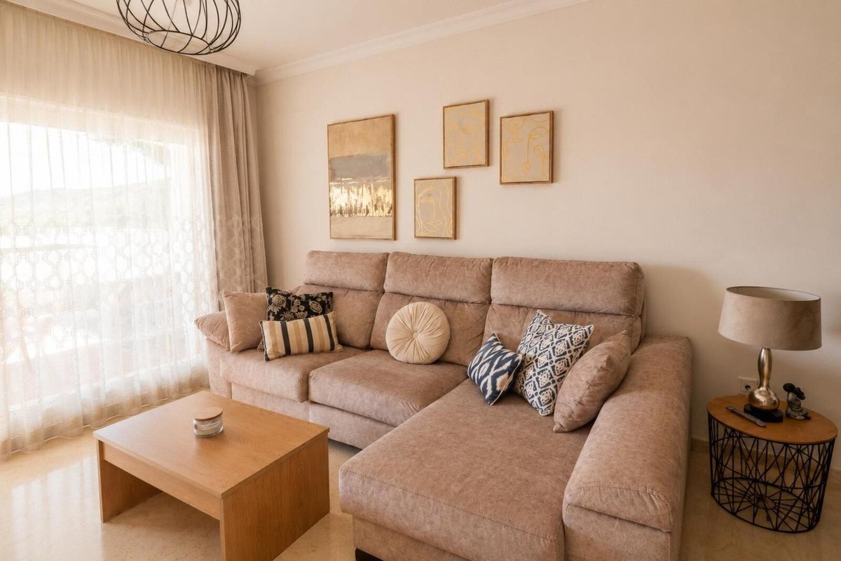 2 Bed Middle Floor Apartment in Elviria