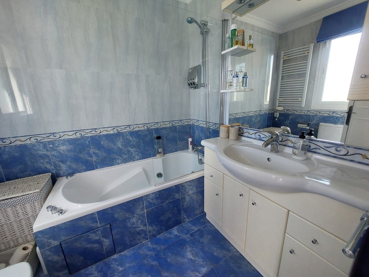 3 Bed Townhouse in El Paraiso