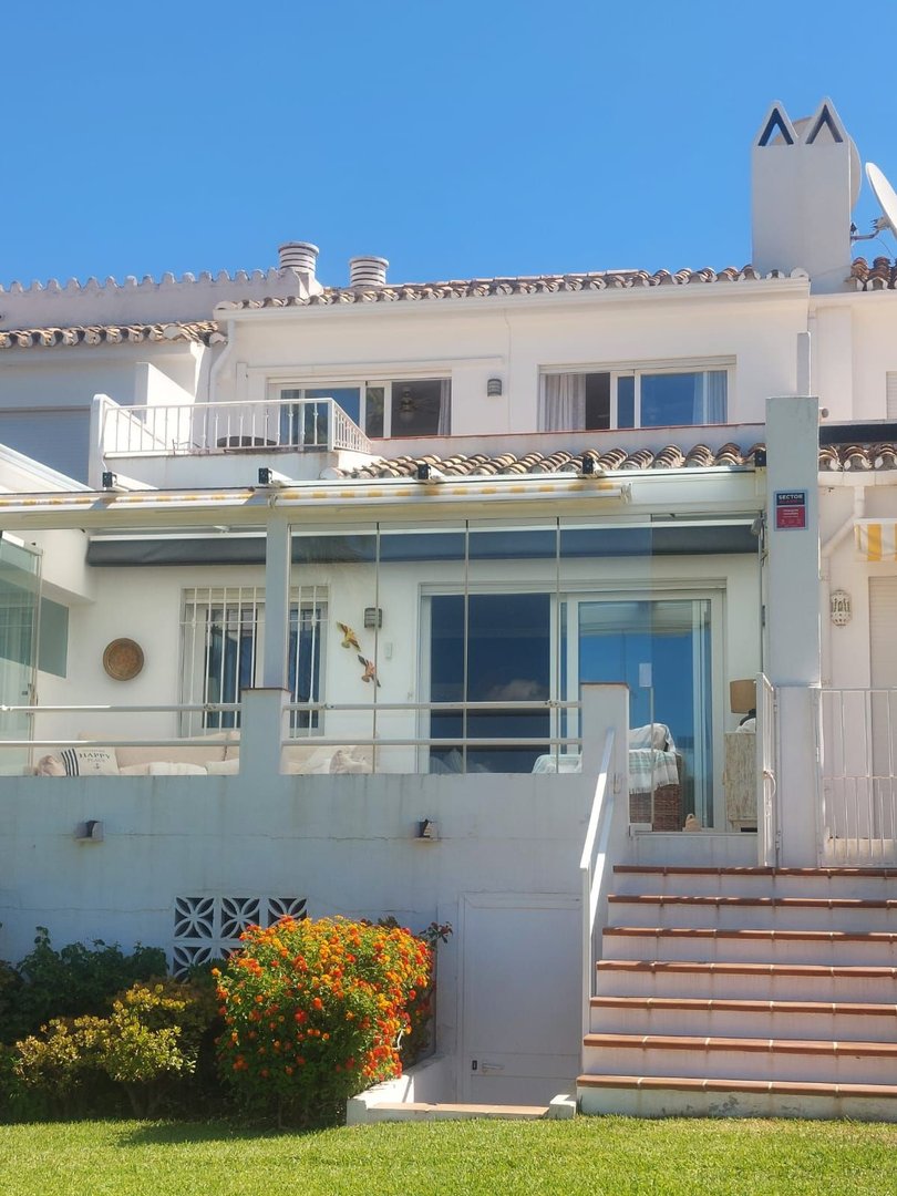 3 Bed Townhouse in El Paraiso