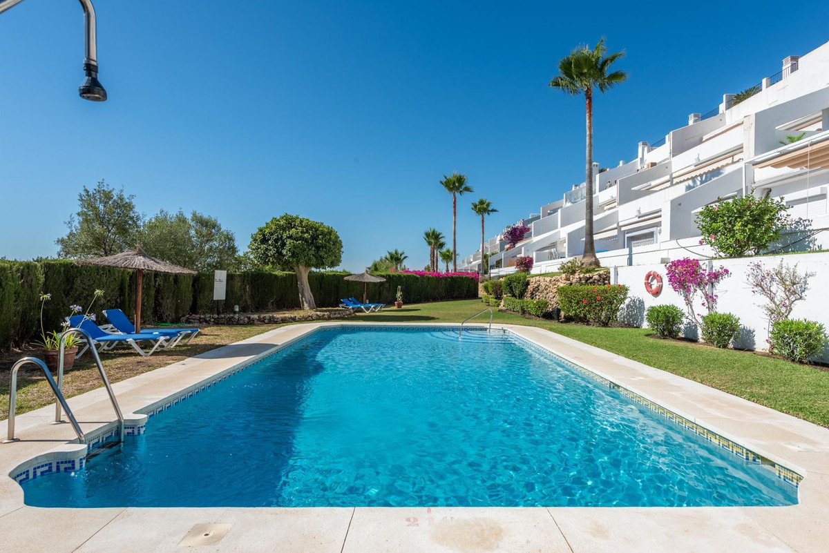 3 Bed Middle Floor Apartment in La Quinta