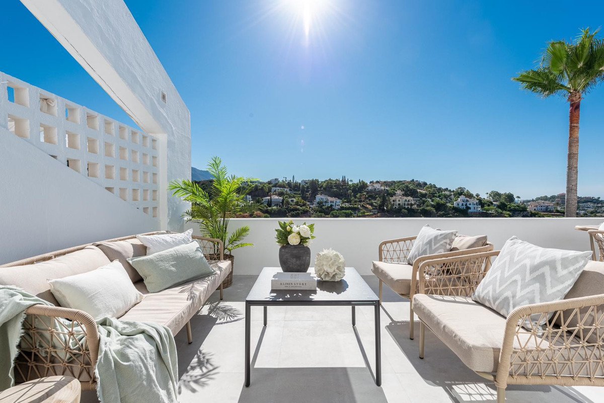 3 Bed Middle Floor Apartment in La Quinta