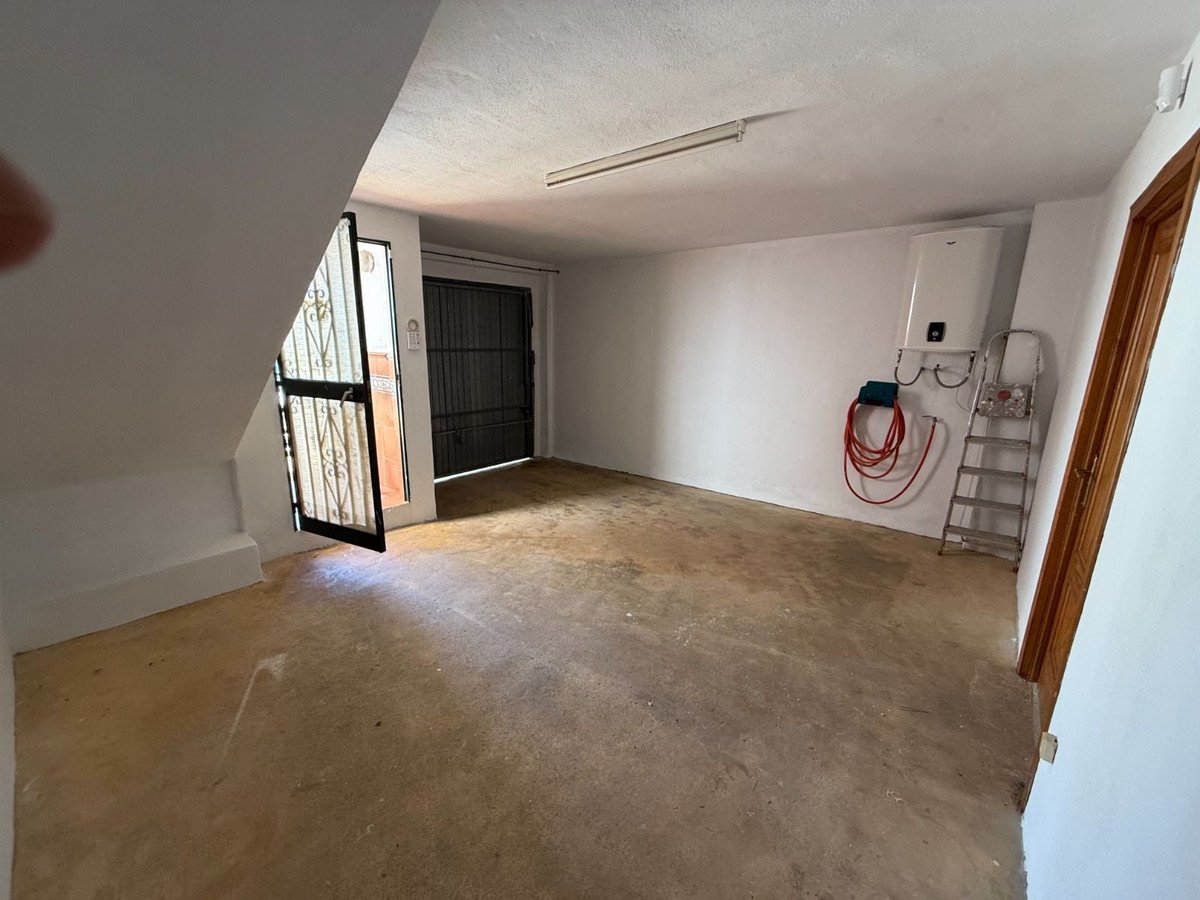 4 Bed Semi-Detached House in Marbella