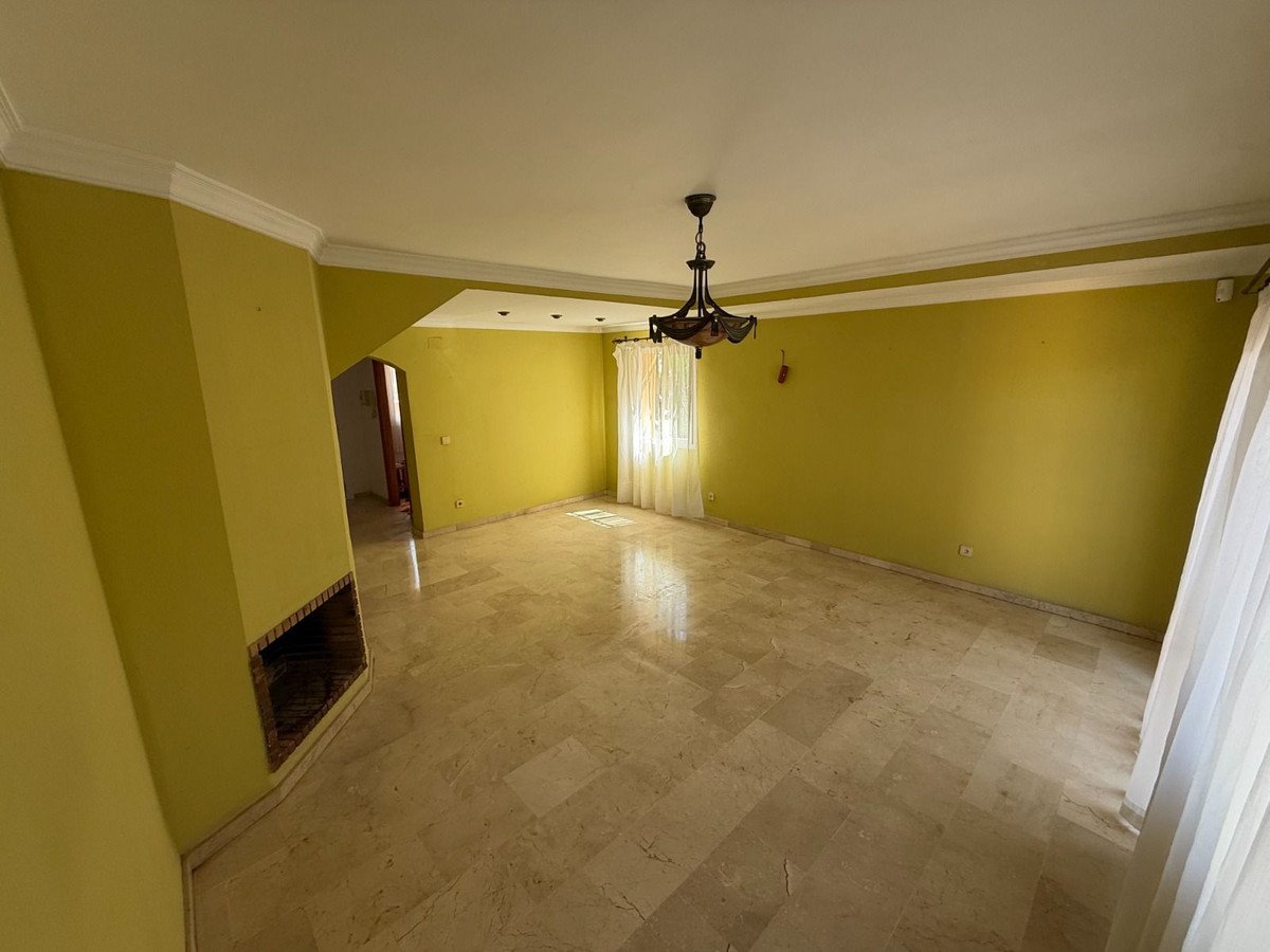 4 Bed Semi-Detached House in Marbella
