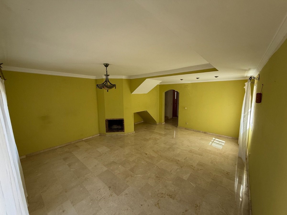 4 Bed Semi-Detached House in Marbella