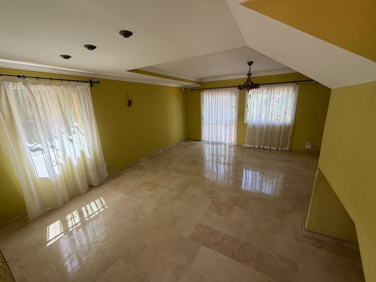 4 Bed Semi-Detached House in Marbella