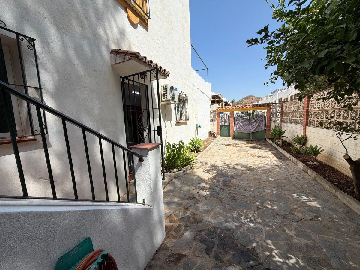 4 Bed Semi-Detached House in Marbella
