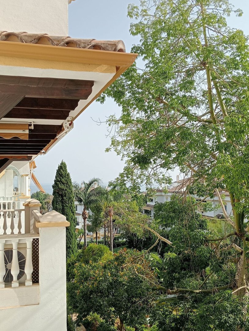 2 Bed Middle Floor Apartment in Marbella