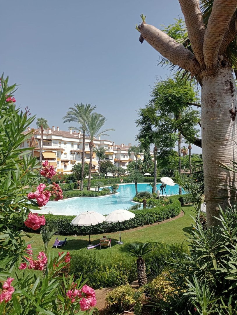 2 Bed Middle Floor Apartment in Marbella