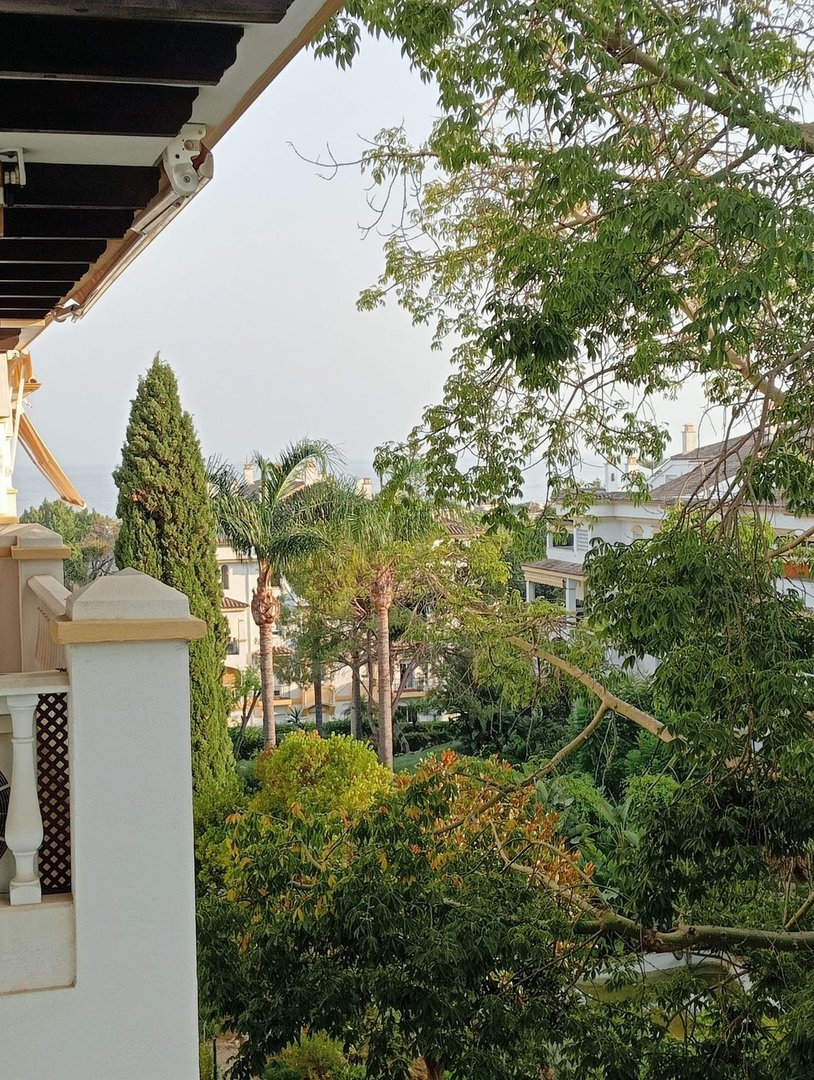 2 Bed Middle Floor Apartment in Marbella