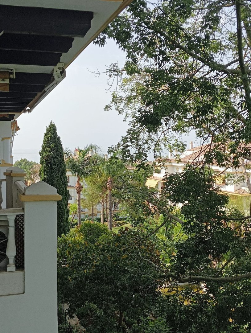 2 Bed Middle Floor Apartment in Marbella