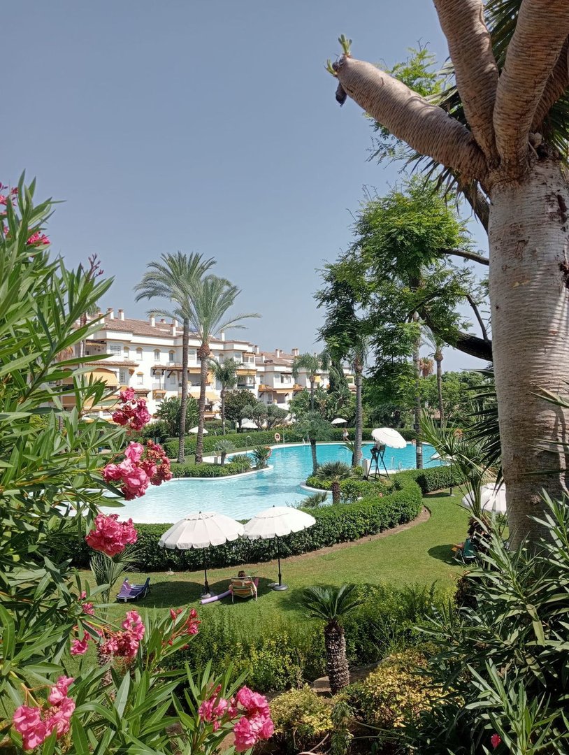2 Bed Middle Floor Apartment in Marbella