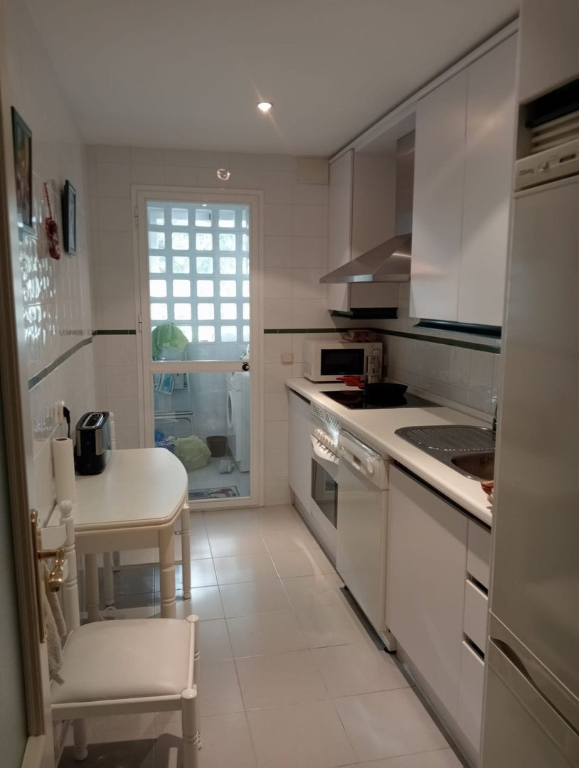 2 Bed Middle Floor Apartment in Marbella