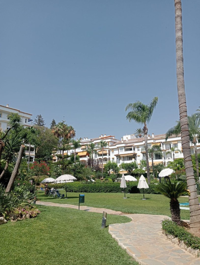 2 Bed Middle Floor Apartment in Marbella