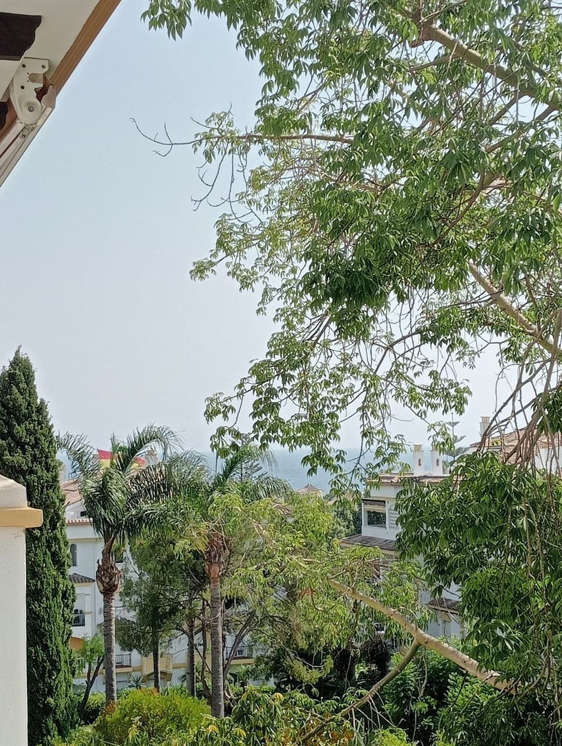 2 Bed Middle Floor Apartment in Marbella