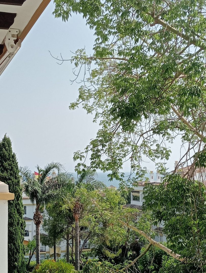 2 Bed Middle Floor Apartment in Marbella