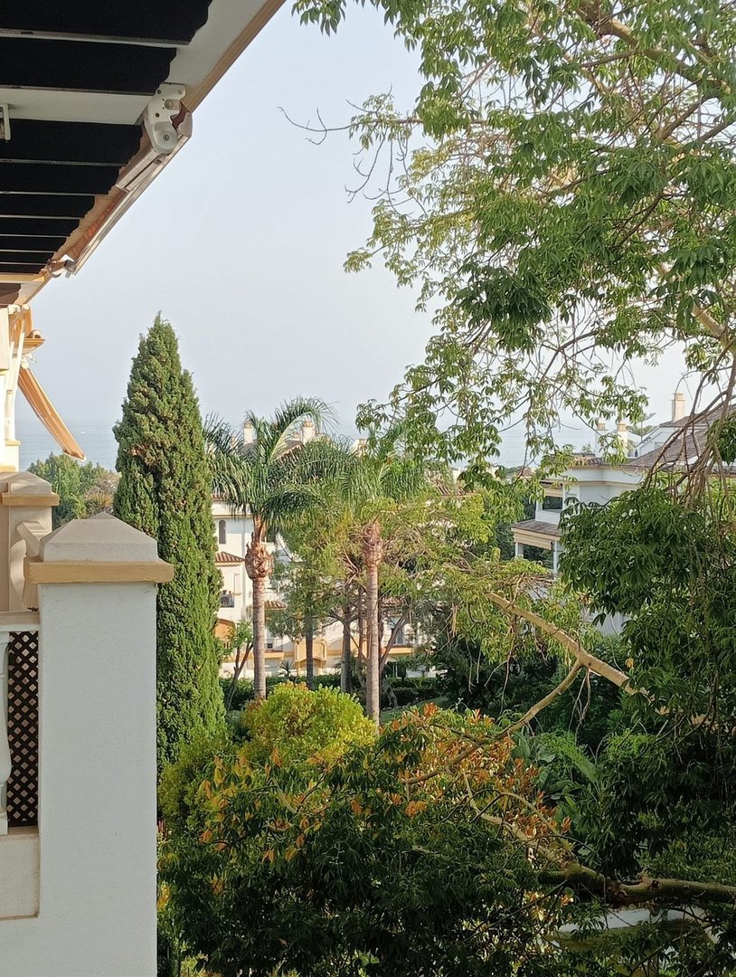 2 Bed Middle Floor Apartment in Marbella