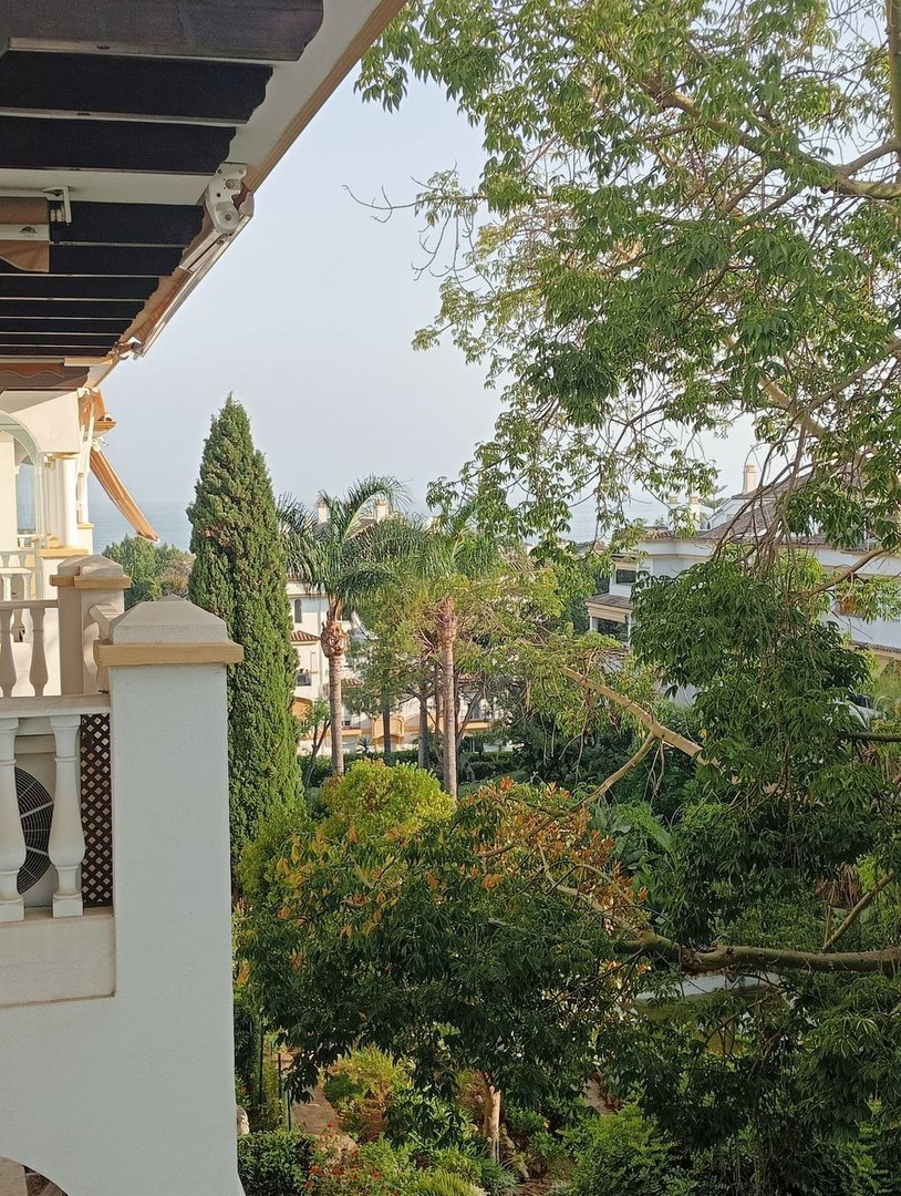 2 Bed Middle Floor Apartment in Marbella