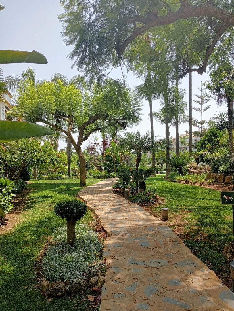2 Bed Middle Floor Apartment in Marbella