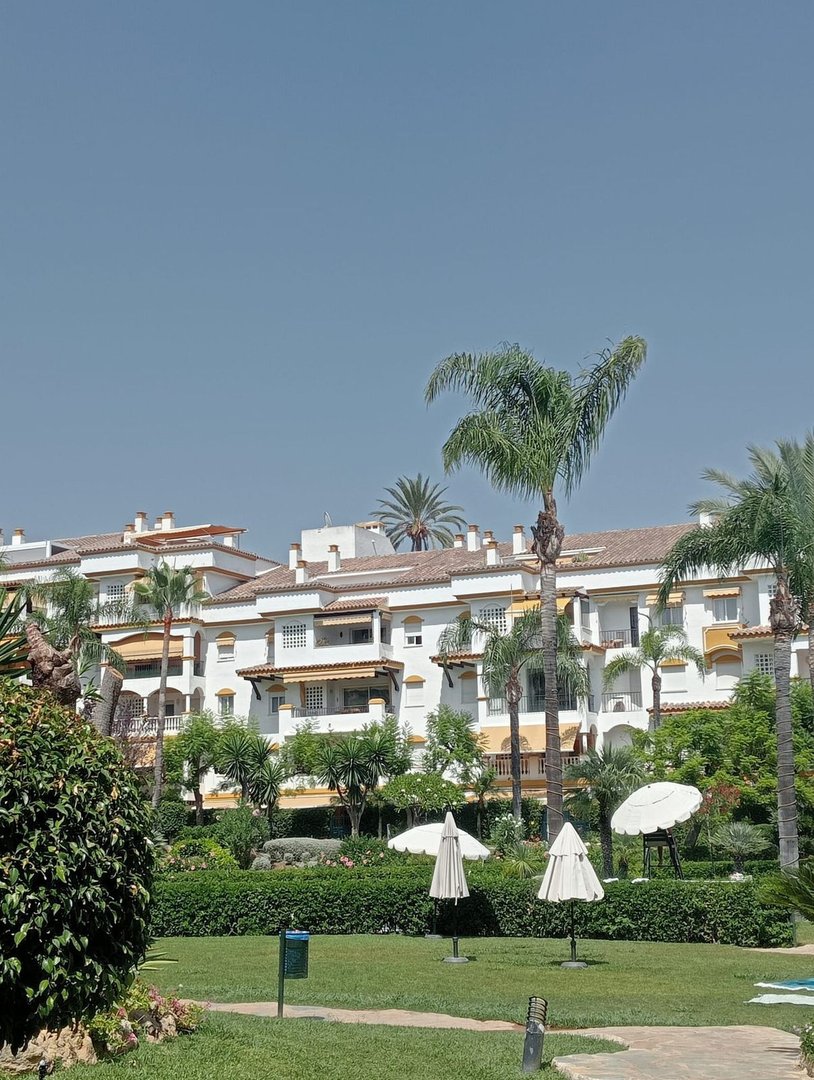 2 Bed Middle Floor Apartment in Marbella
