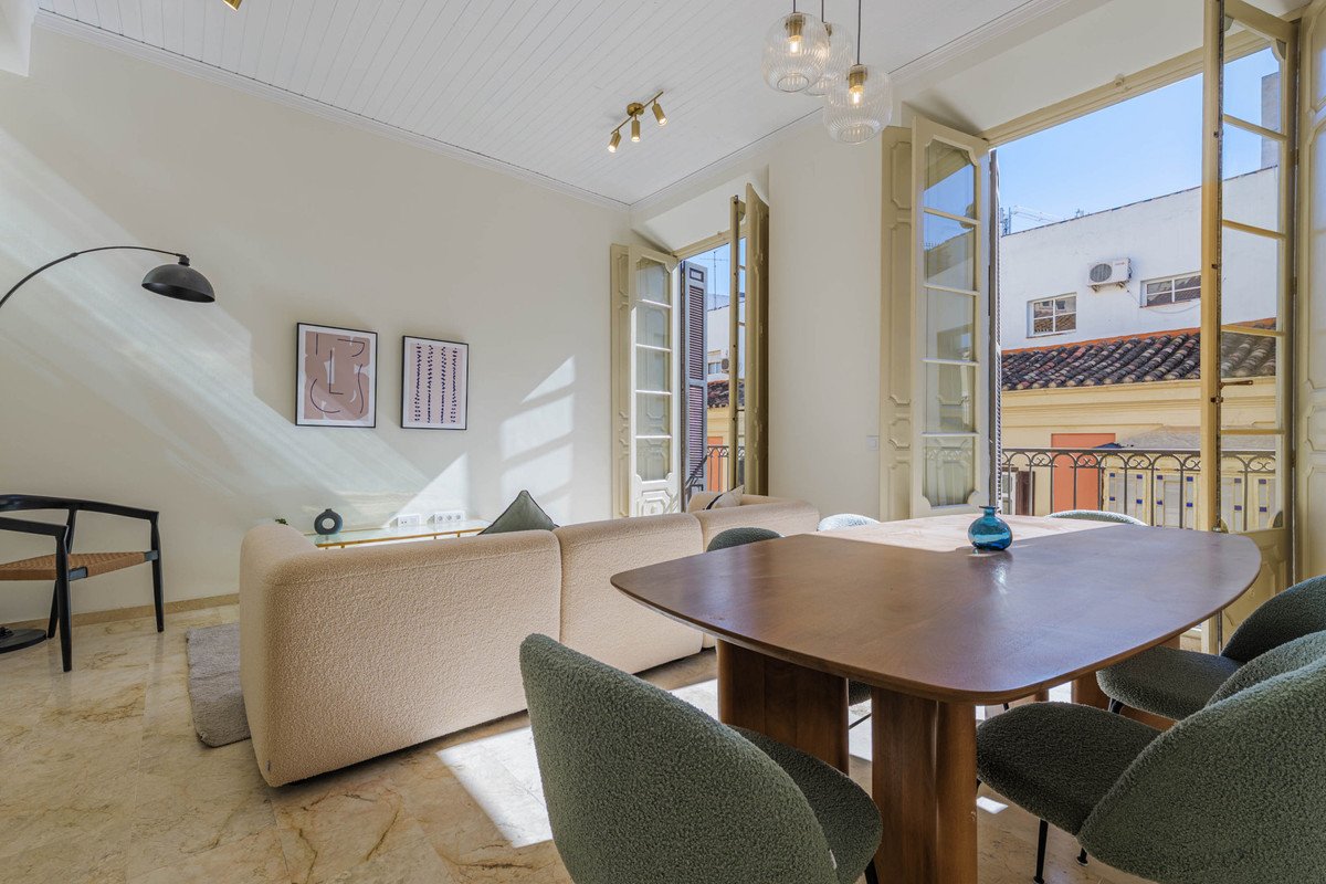 3 Bed Middle Floor Apartment in Centro Histórico